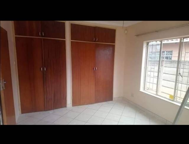 6 BEDROOM HOUSE FOR SALE IN OOS EINDE